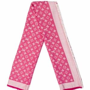 Women’s Louis Vuitton
Checkered Print LV
Monogram Shawl
Wrap, scarf